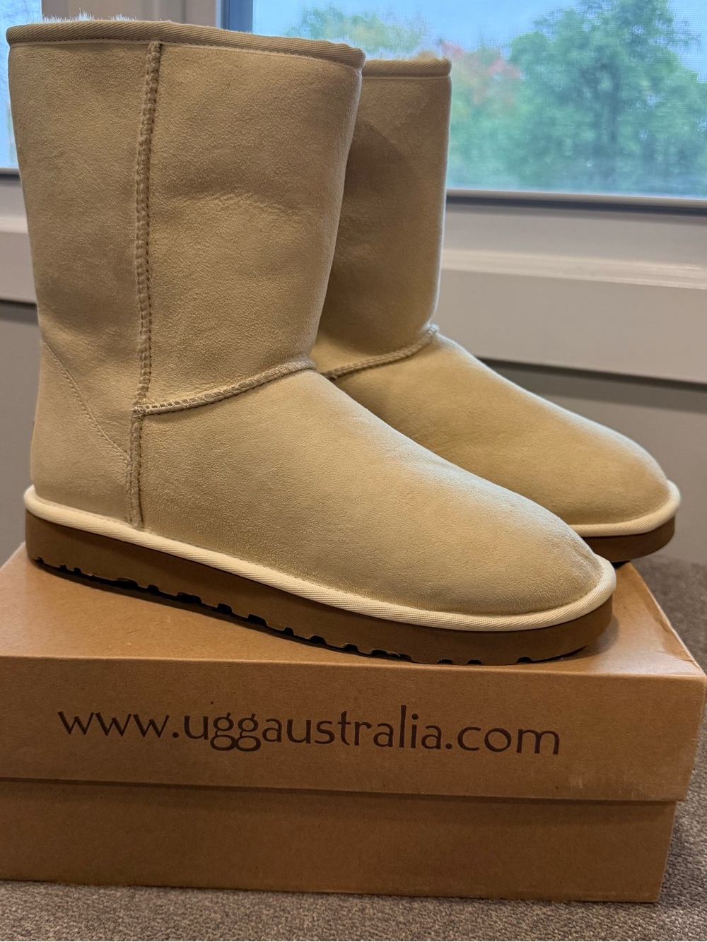 New UGG Classic Short Boot Sand Sz 10